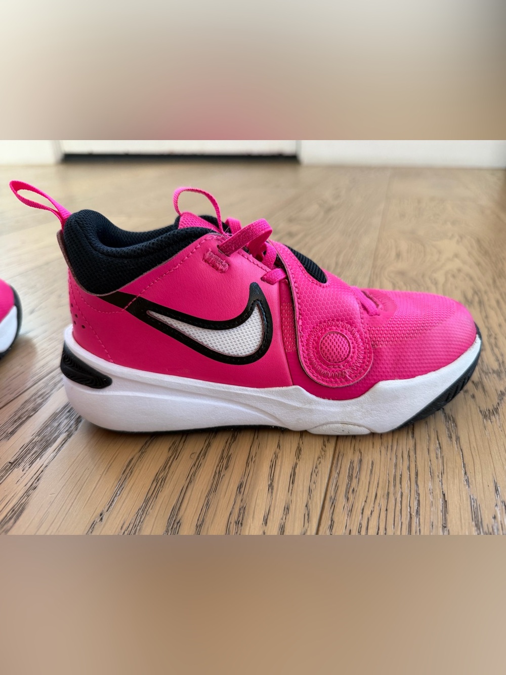 Nike Girls Boys Team Hustle D11 Basketball Sneakers Pink & Black Size 2 - Picture 4 of 10